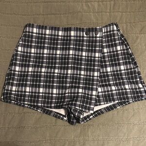 Sincerely Jules Black and White Plaid Skort